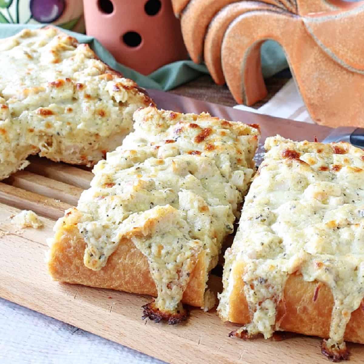 Chicken Alfredo Garlic Bread Pizza with Rich Homemade Alfredo Sauce