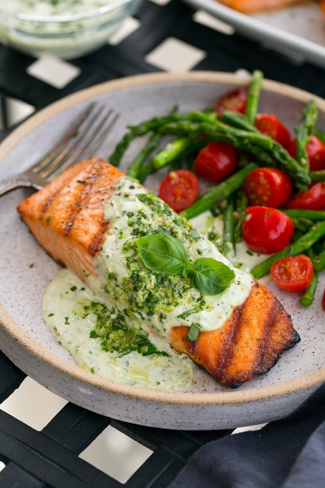 Grilled Salmon with Creamy Pesto Sauce and Light Char