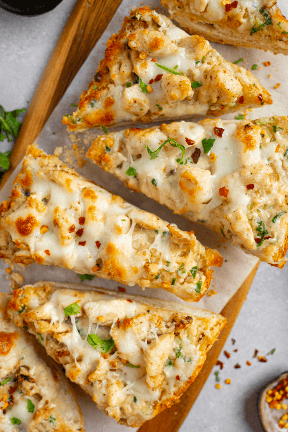 Chicken Alfredo Garlic Bread: Crisp Garlic Butter and Creamy Sauce